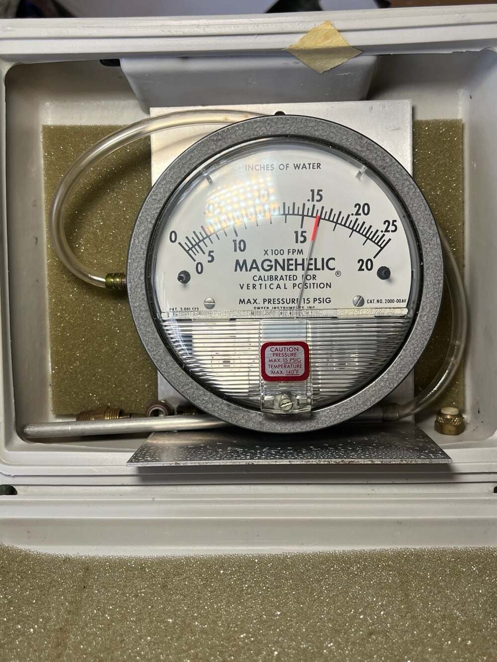 Dwyer Magnehelic Differential Pressure Gauge Cat. No. 2000-00AV
